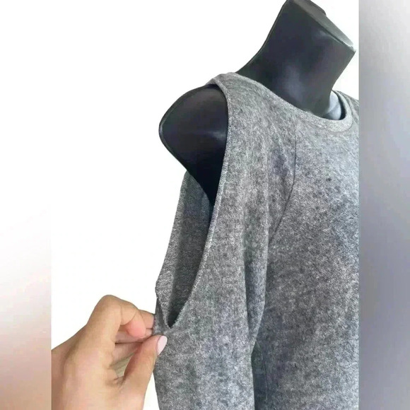 LANSTON women’s long sleeve cut out back open shoulder gray top size small used - Picture 8 of 9